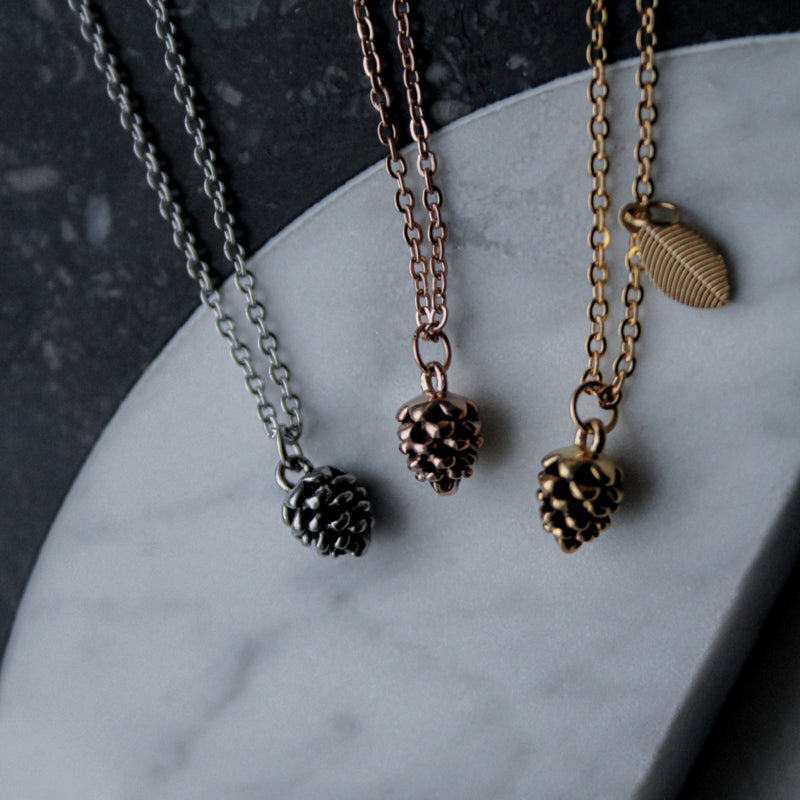 Pine cone ketting