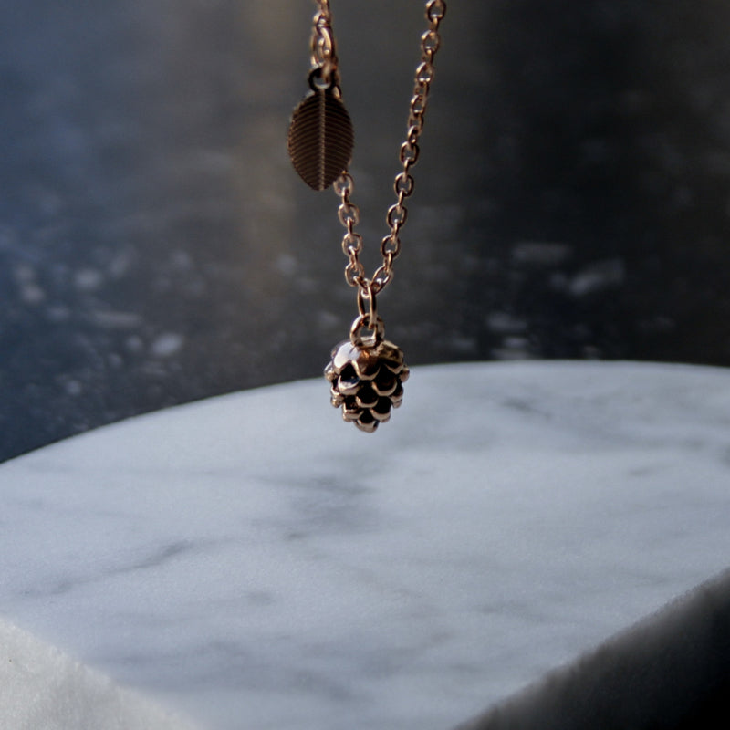 Pine cone ketting