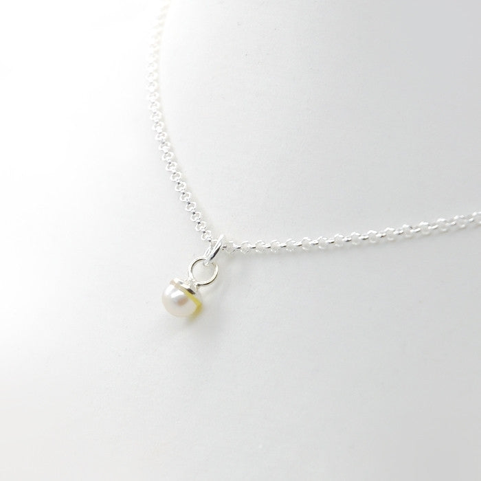 Tiny pearl ketting