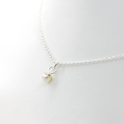 Tiny pearl ketting